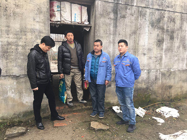 kaiyun开云官方网站党支部看望困难群众